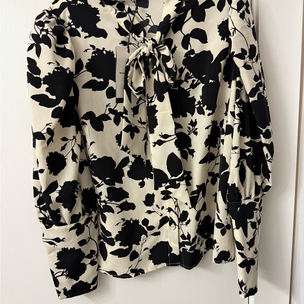 NEW w Tag - Stylish Front TieBow Blouse - Sz Large
